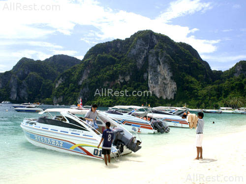 Phi Phi Island Cabana Hotel 17